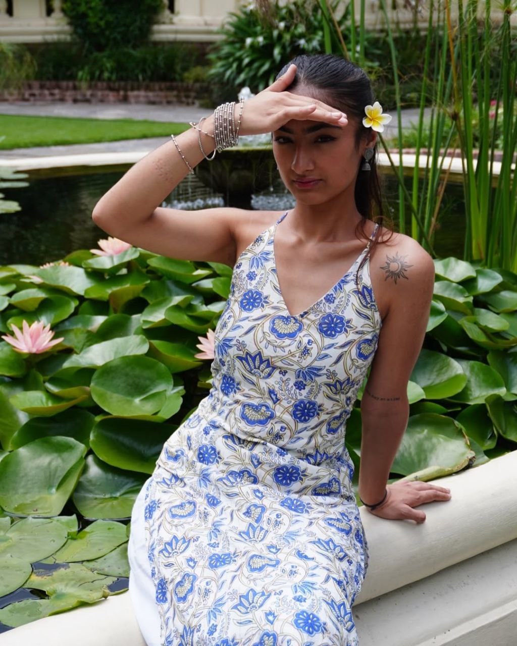 NOOR SLEEVELESS LONG KURTI