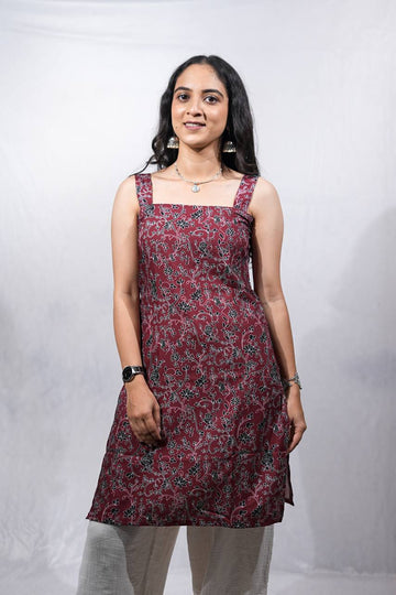 KAYA SLEEVELESS LONG KURTI