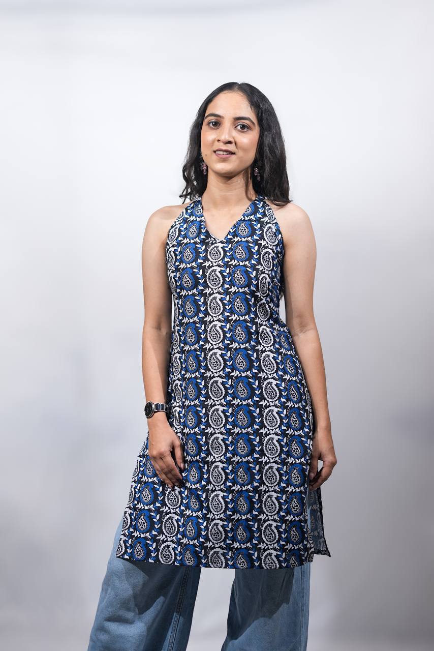 JAMUNA SLEEVELESS LONG KURTI