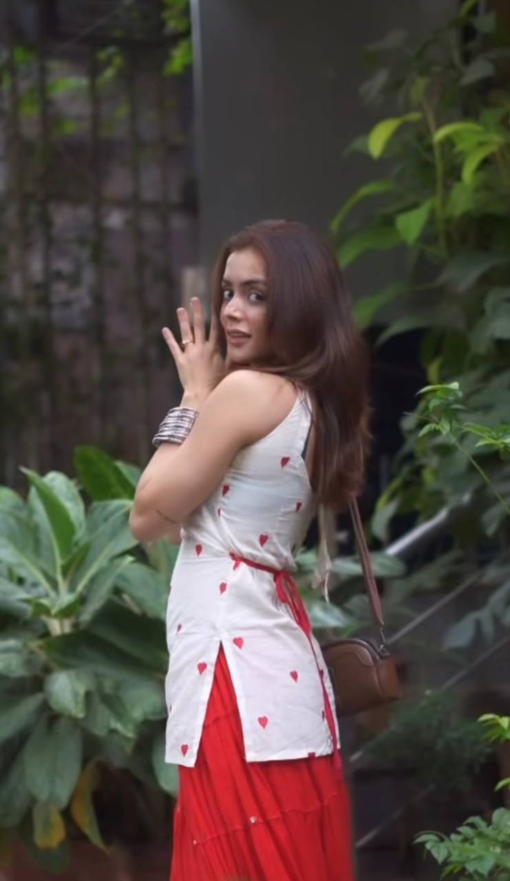 RED HEART DEEP BACK KURTI